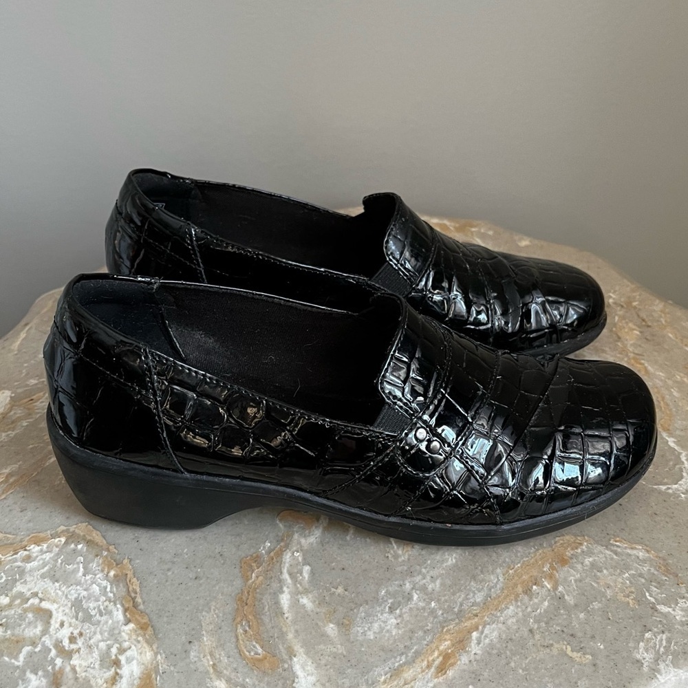 Clark’s Women’s 9 Black Croco Patent Loafer May Marigold Shoe Slip On